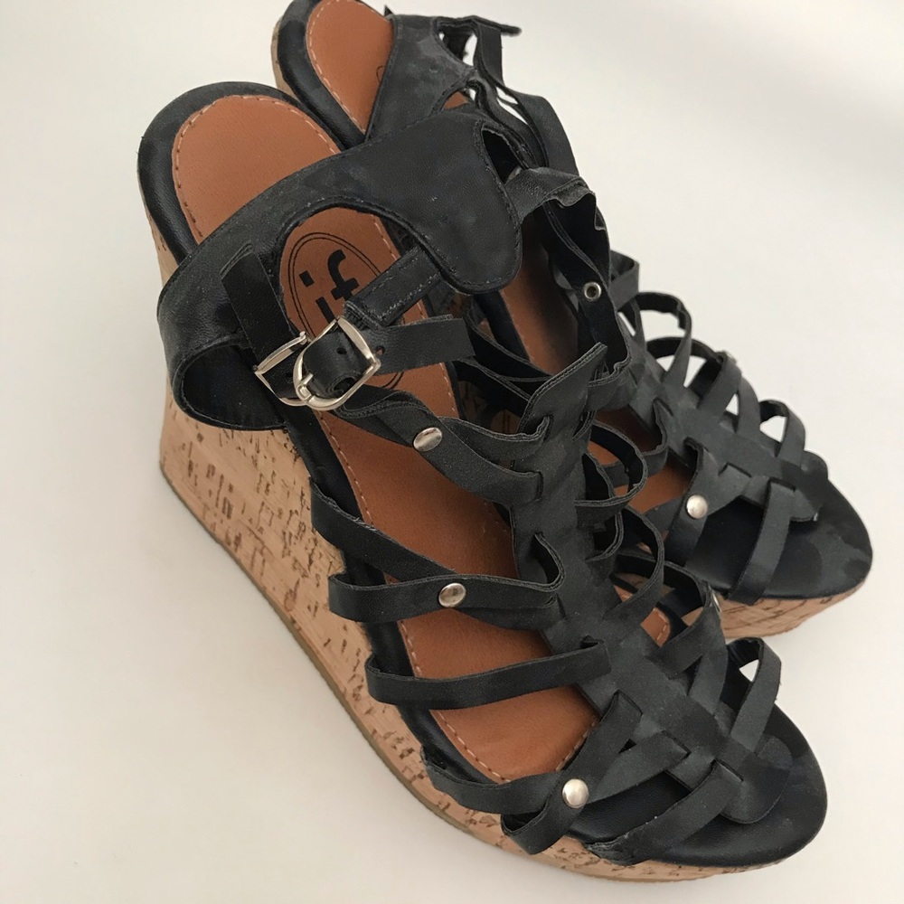 Black Wedges